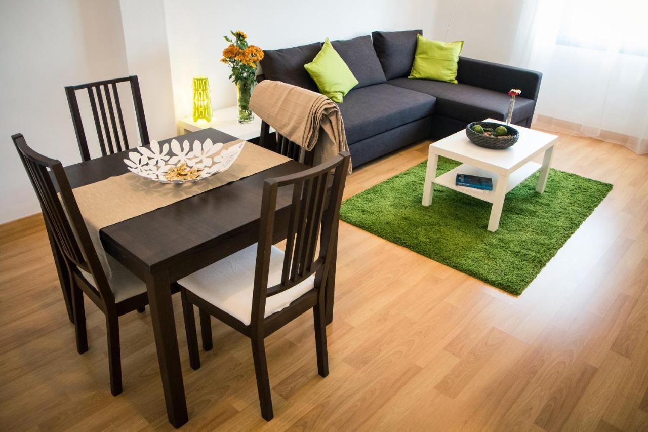Holidays2Malaga Heredia 3 bedroom opposite Malaga Port Bagian luar foto