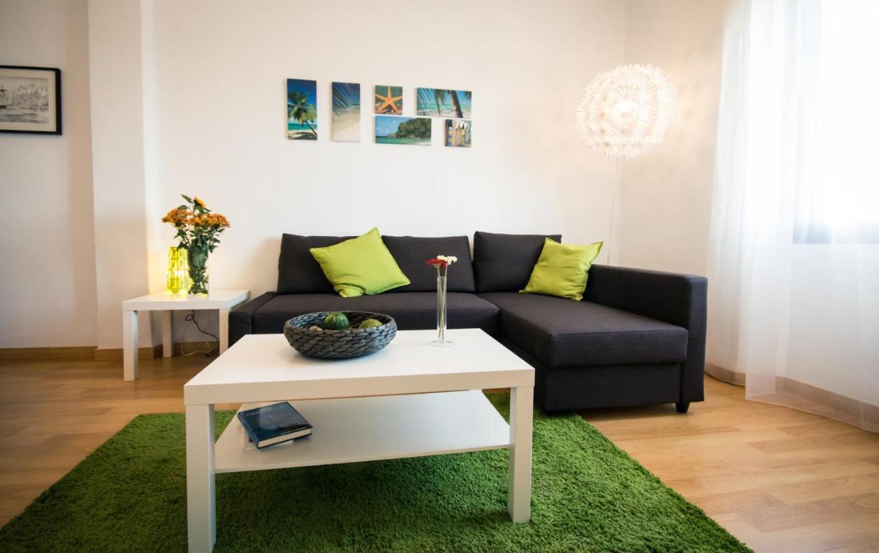 Holidays2Malaga Heredia 3 bedroom opposite Malaga Port Bagian luar foto